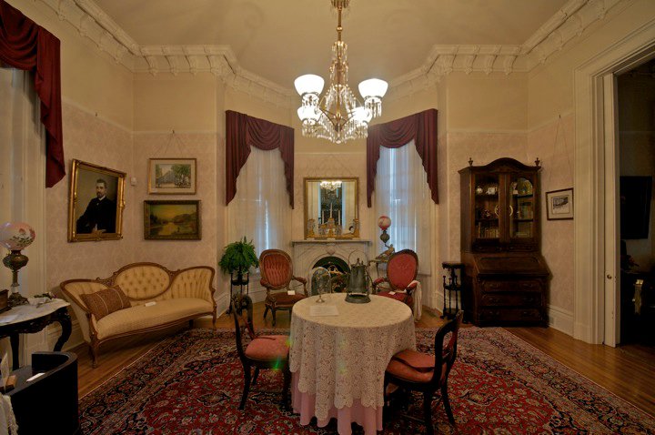 Front parlor room of Promont in Milford, OH